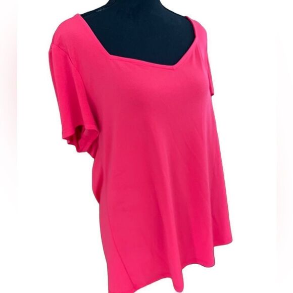 Torrid pink short sleeved tunic top, polyester and spandex blend, size 1 (14-16) - Picture 4 of 5